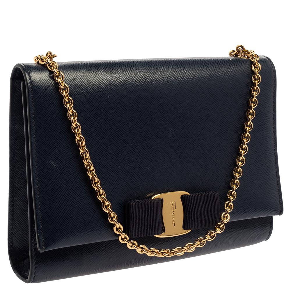 Salvatore Ferragamo Blue Leather Vara Bow Chain Shoulder Bag In Good Condition In Dubai, Al Qouz 2