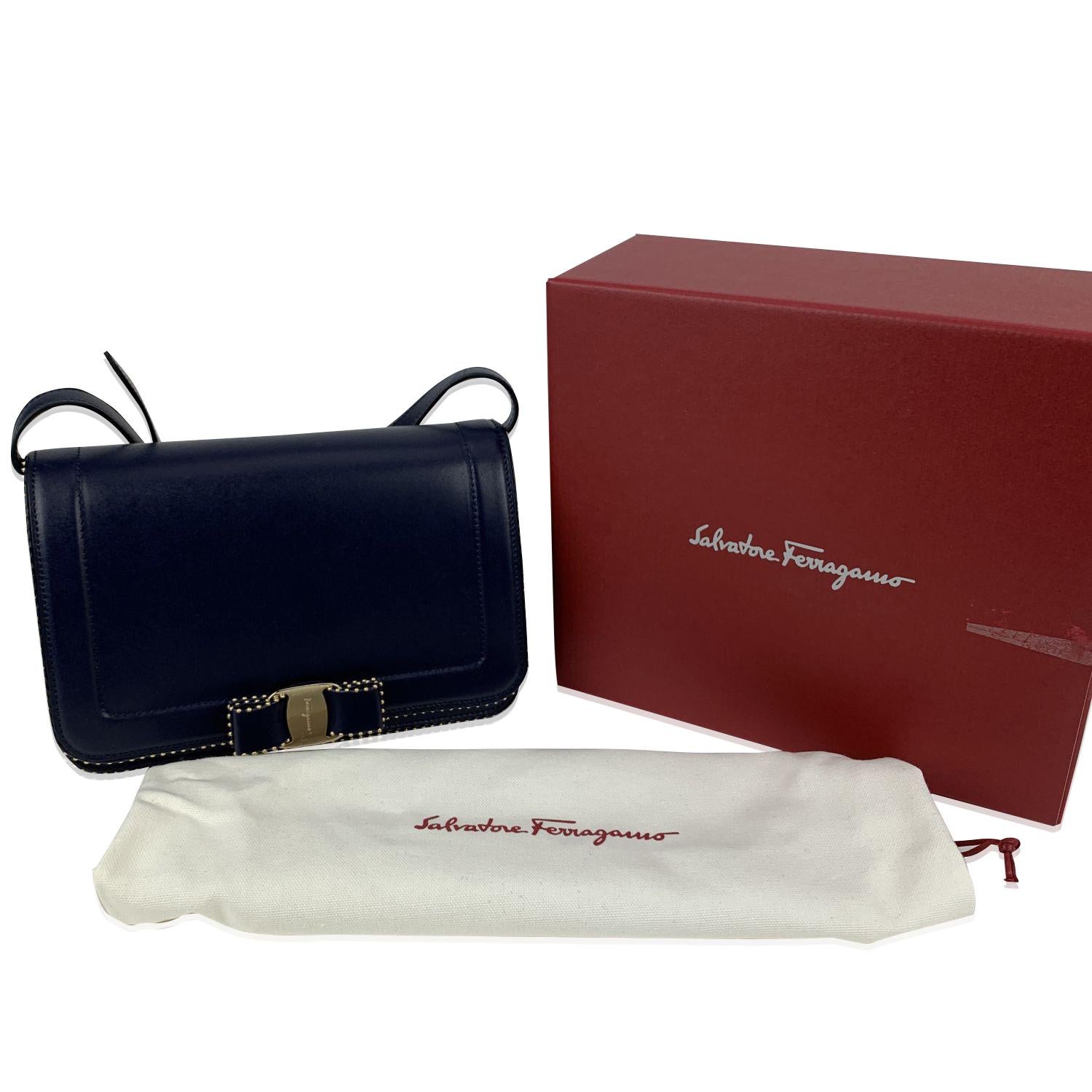 Salvatore Ferragamo Blue Leather Vara RW Bow Flap Shoulder Bag In New Condition In Rome, Rome