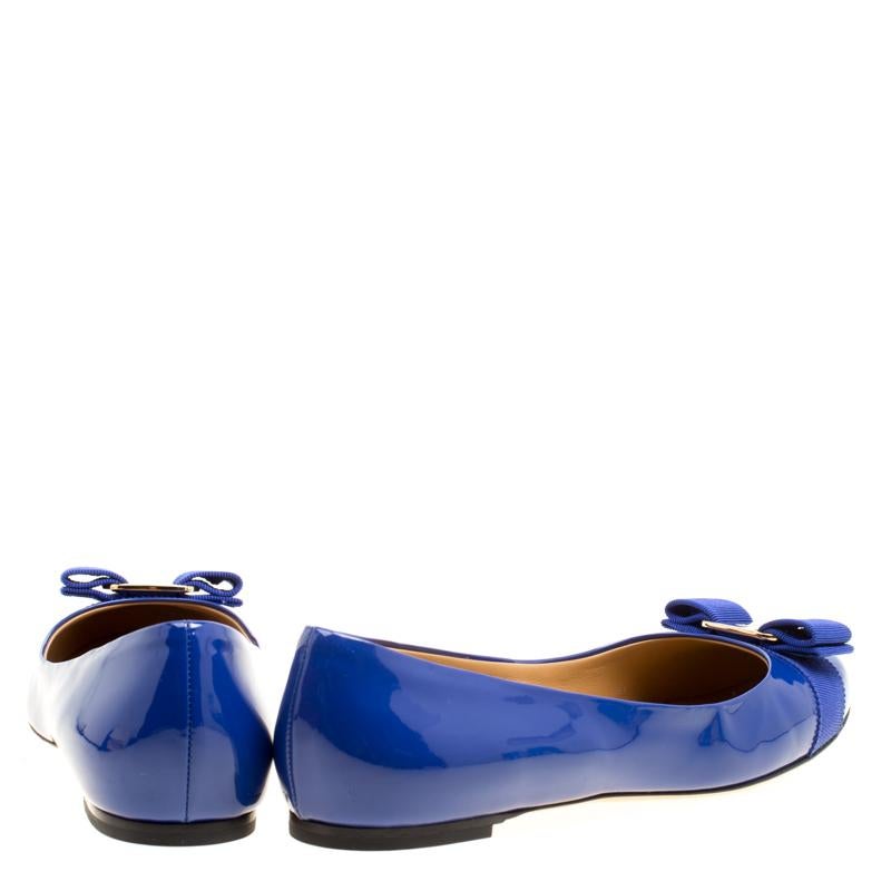 Salvatore Ferragamo Blue Patent Leather Varina Ballet Flats Size 39 In Good Condition In Dubai, Al Qouz 2