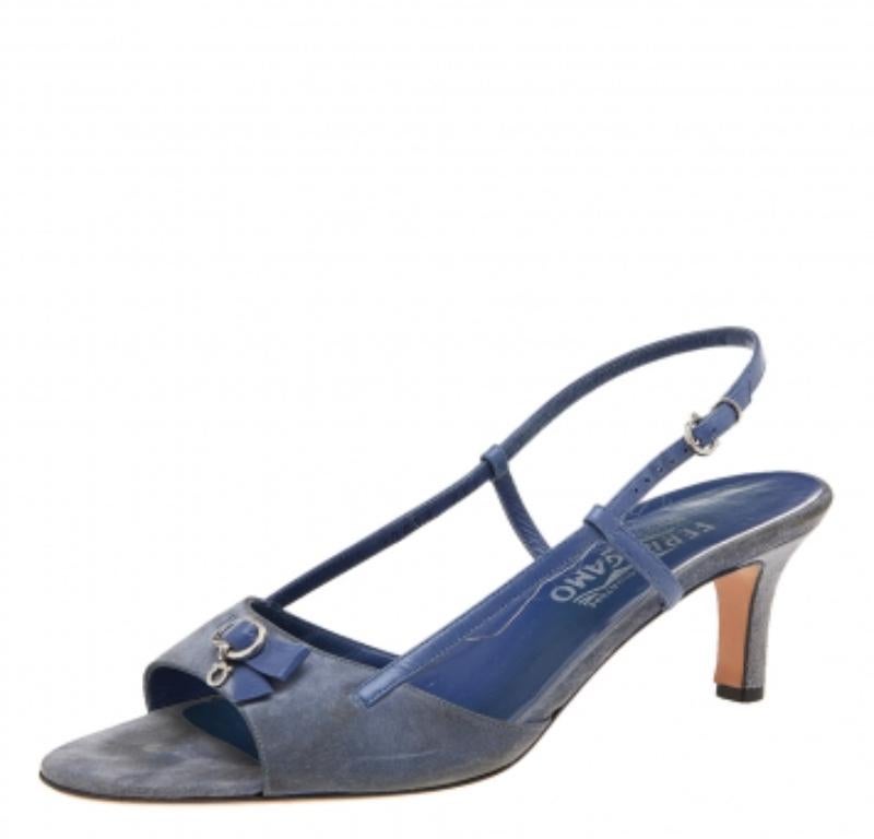 Salvatore Ferragamo Sandalias Slingback de ante y piel azul talla 40 en Bastante bueno estado para la venta en Dubai, Al Qouz 2