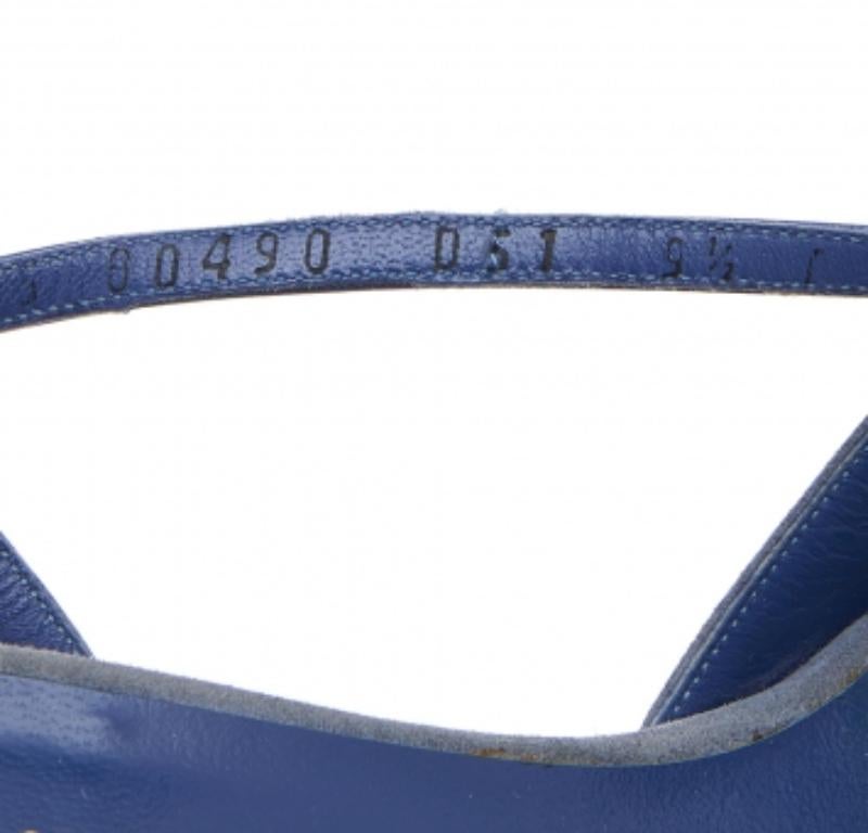 Salvatore Ferragamo Sandalias Slingback de ante y piel azul talla 40 en venta 1