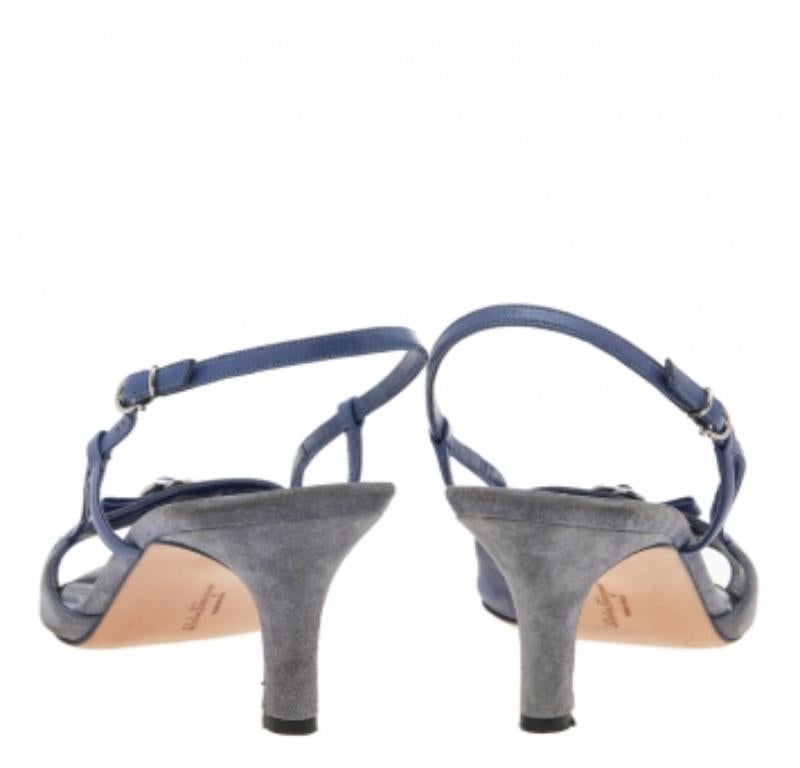 Salvatore Ferragamo Sandalias Slingback de ante y piel azul talla 40 en venta 2