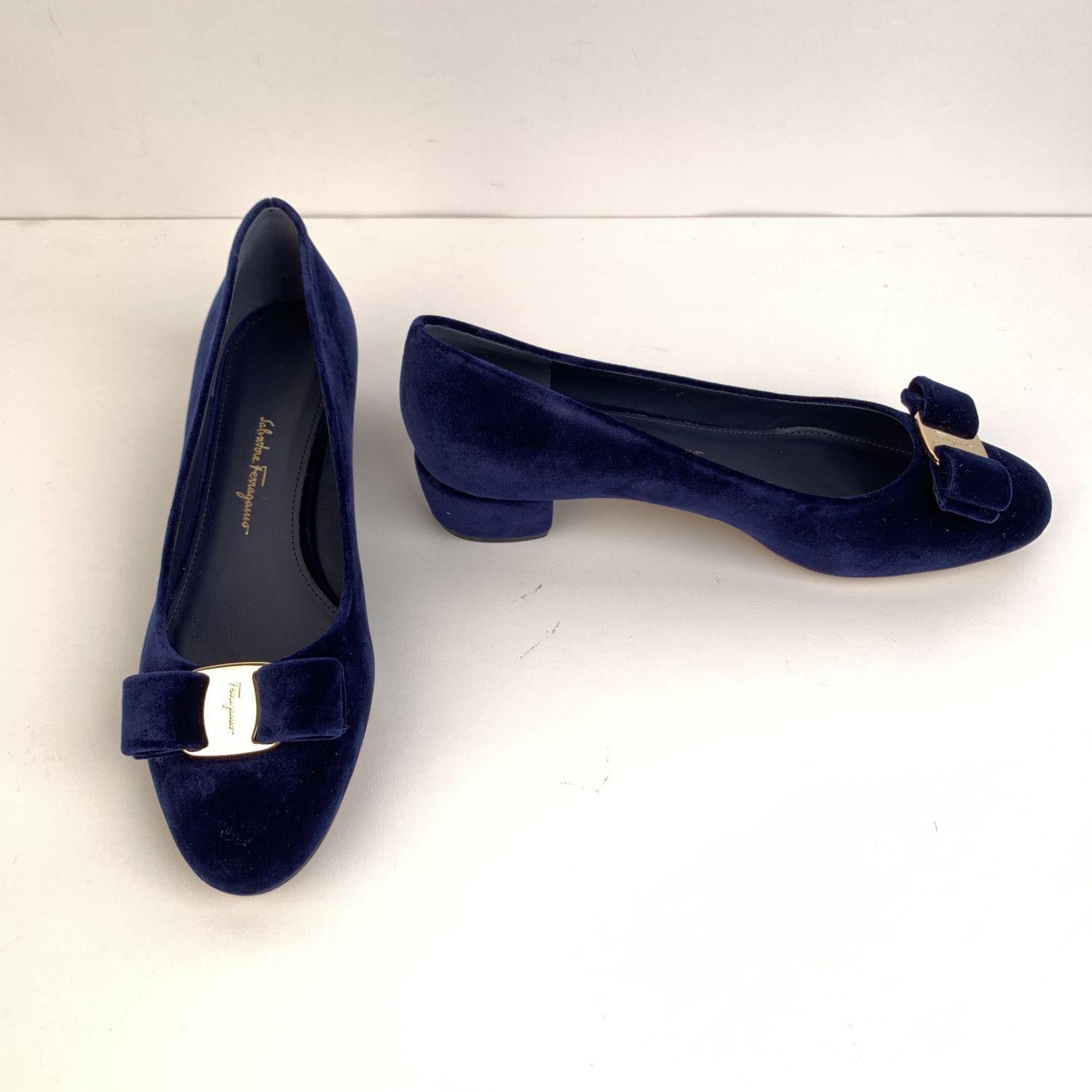 Classic Salvatore Ferragamo 'Vara V' pumps . Crafted in Oxford blue velvet. They feature a round toe, Vara-bow detailing and block covered heels. Heels height: 1.25 inches - 3 cm. Leather outsole. Made in Italy. Size: US 7 C- EU 37.5 C (The size