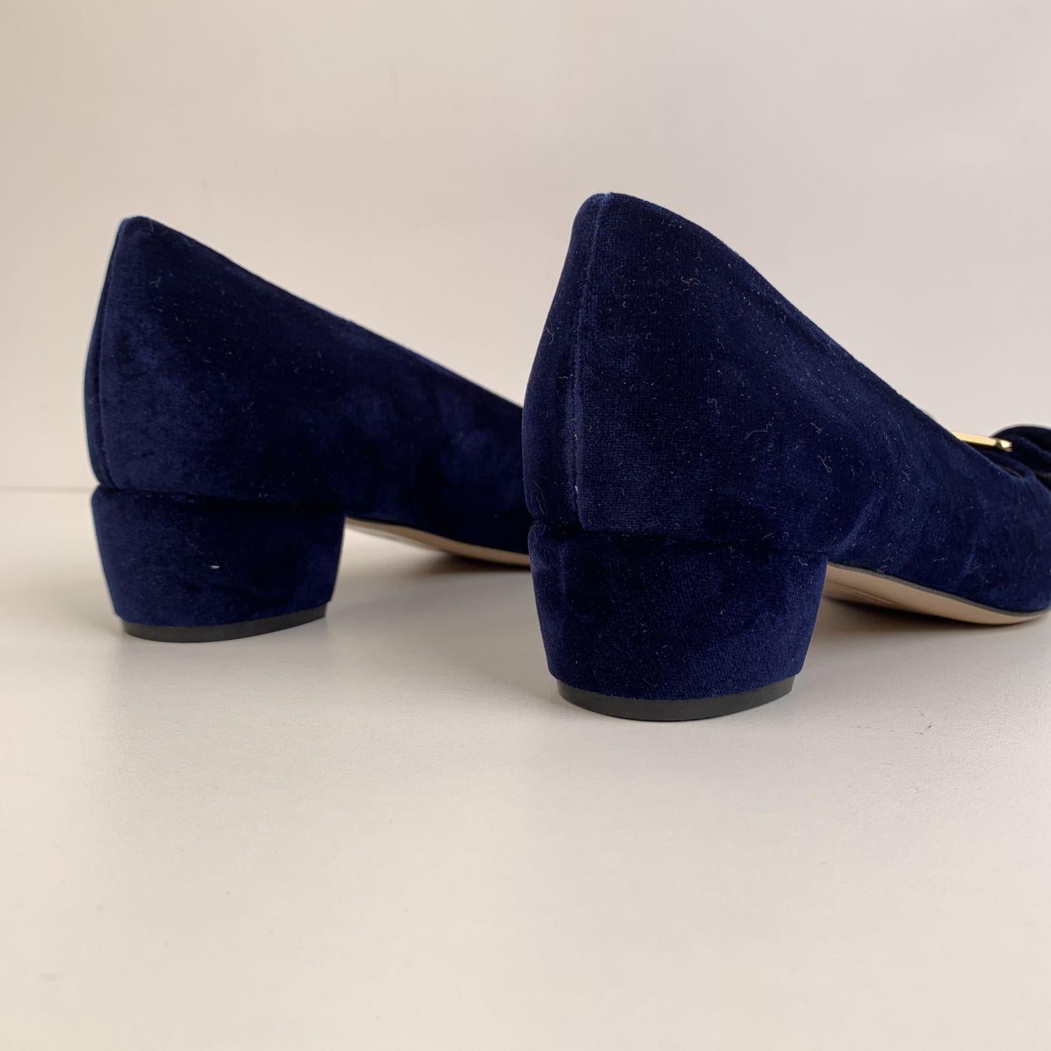 Black Salvatore Ferragamo Blue Velvet Vara V Pumps Size US 7C EU 37.5