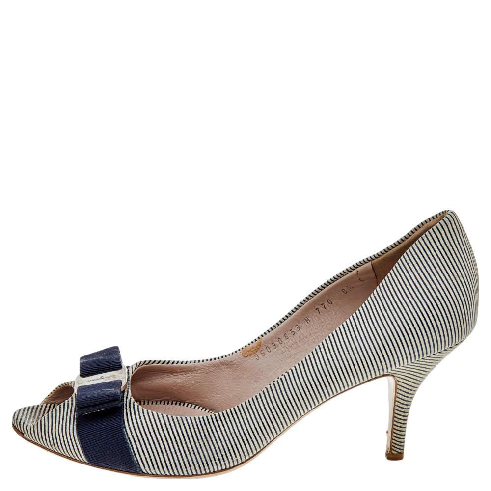 From the house of Salvatore Ferragamo, these pumps are tastefully designed. This classic pair in the striped canvas will match well with almost all your outfits. The white-blue pumps feature the iconic Vara bows, peep toes, 7.5 cm heels, and