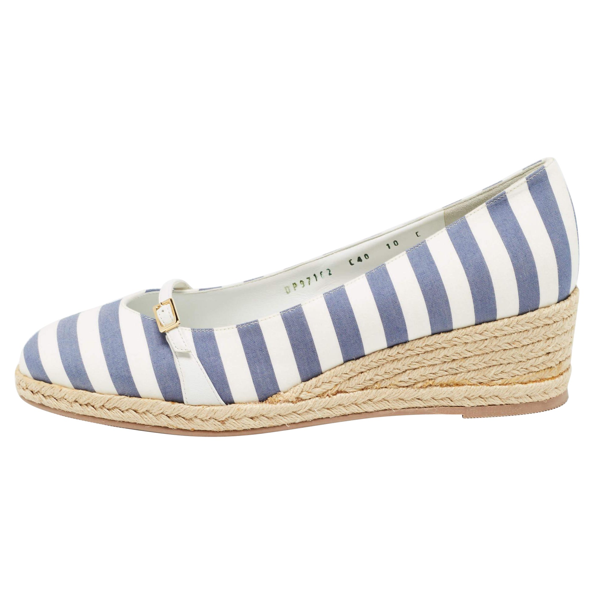Salvatore Ferragamo Blau/Weiß gestreifte Audrey Keil-Pumps aus Stoff mit Keilbesatz Größe 40,5