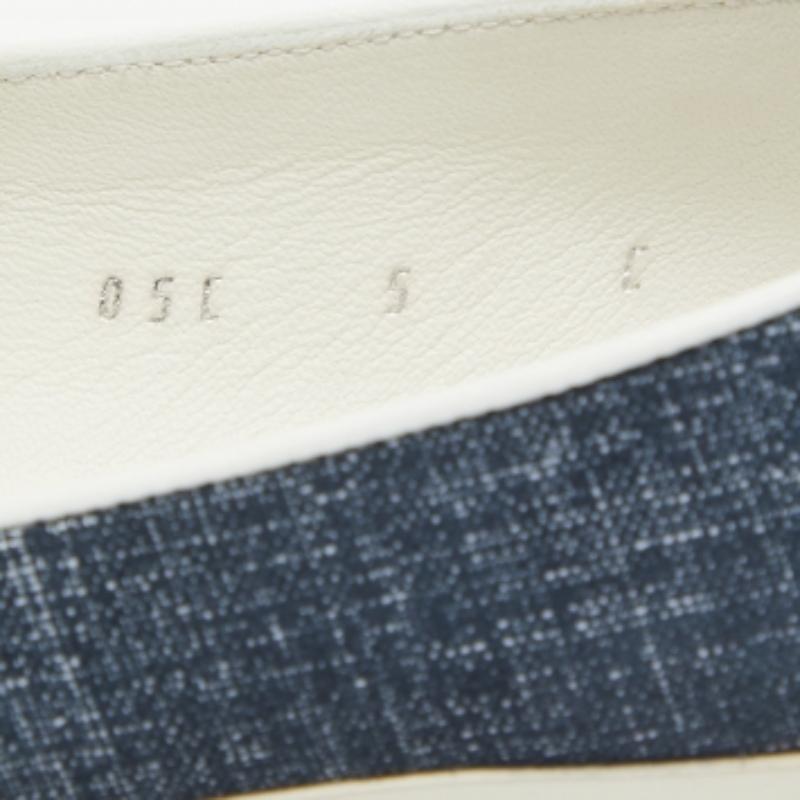 Salvatore Ferragamo Blau/Weiß Wildleder Audrey Ballettschuhe Größe 35.5 im Zustand „Gut“ im Angebot in Dubai, Al Qouz 2