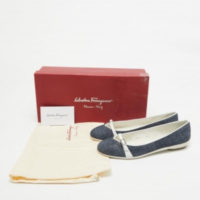 Salvatore Ferragamo Blau/Weiß Wildleder Audrey Ballettschuhe Größe 35.5 im Angebot 1