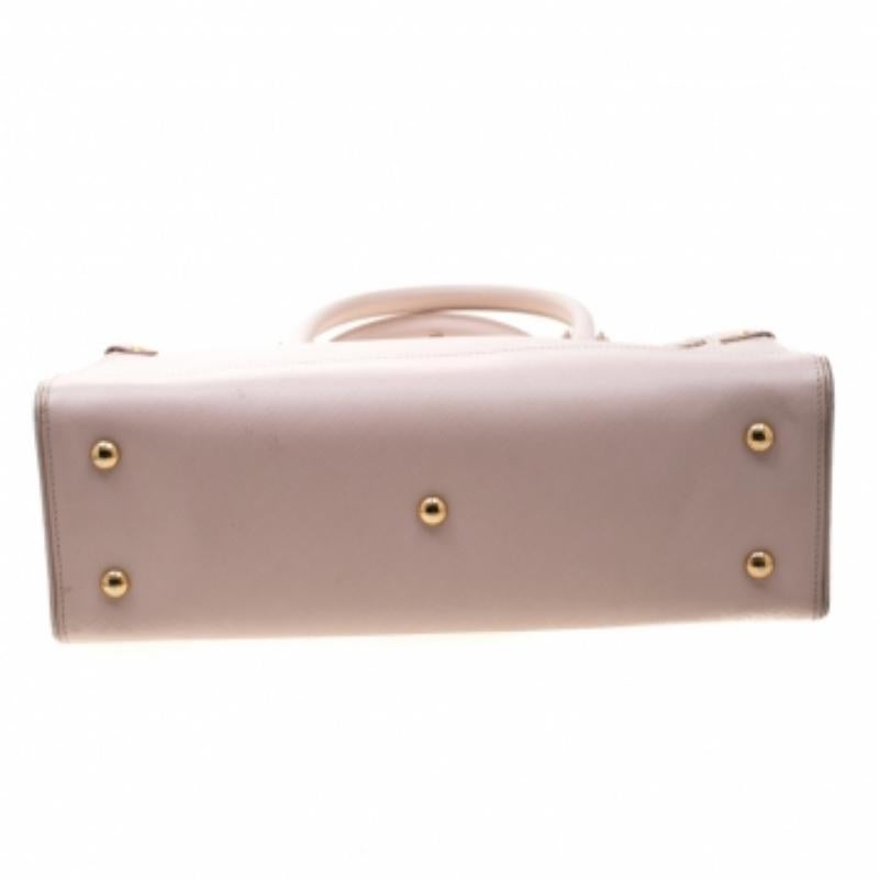 Salvatore Ferragamo Tote pequeño Briana de piel rosa rubor en venta 2