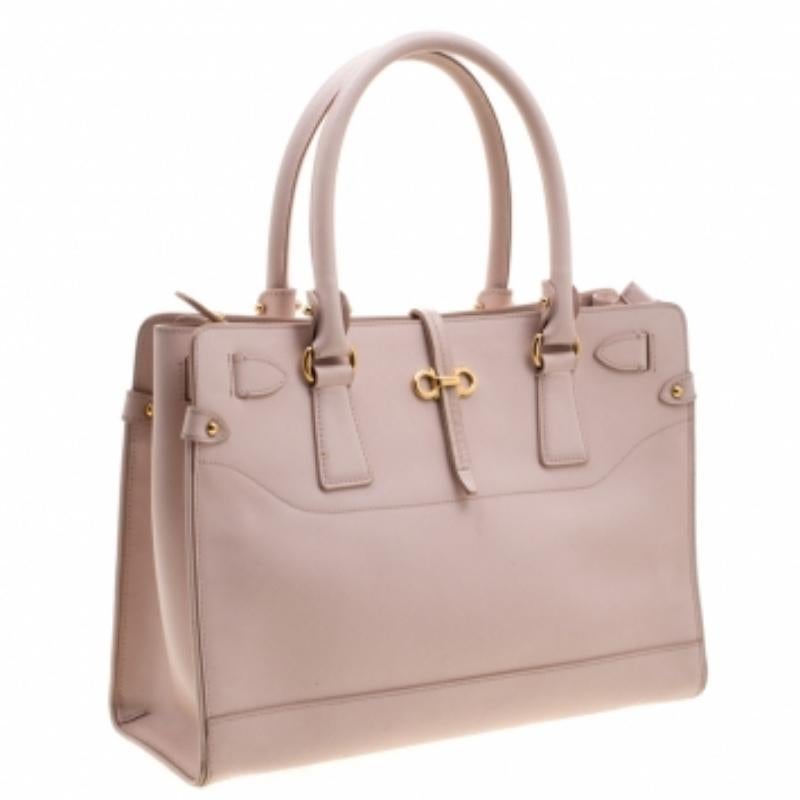 Salvatore Ferragamo Tote pequeño Briana de piel rosa rubor en venta 4