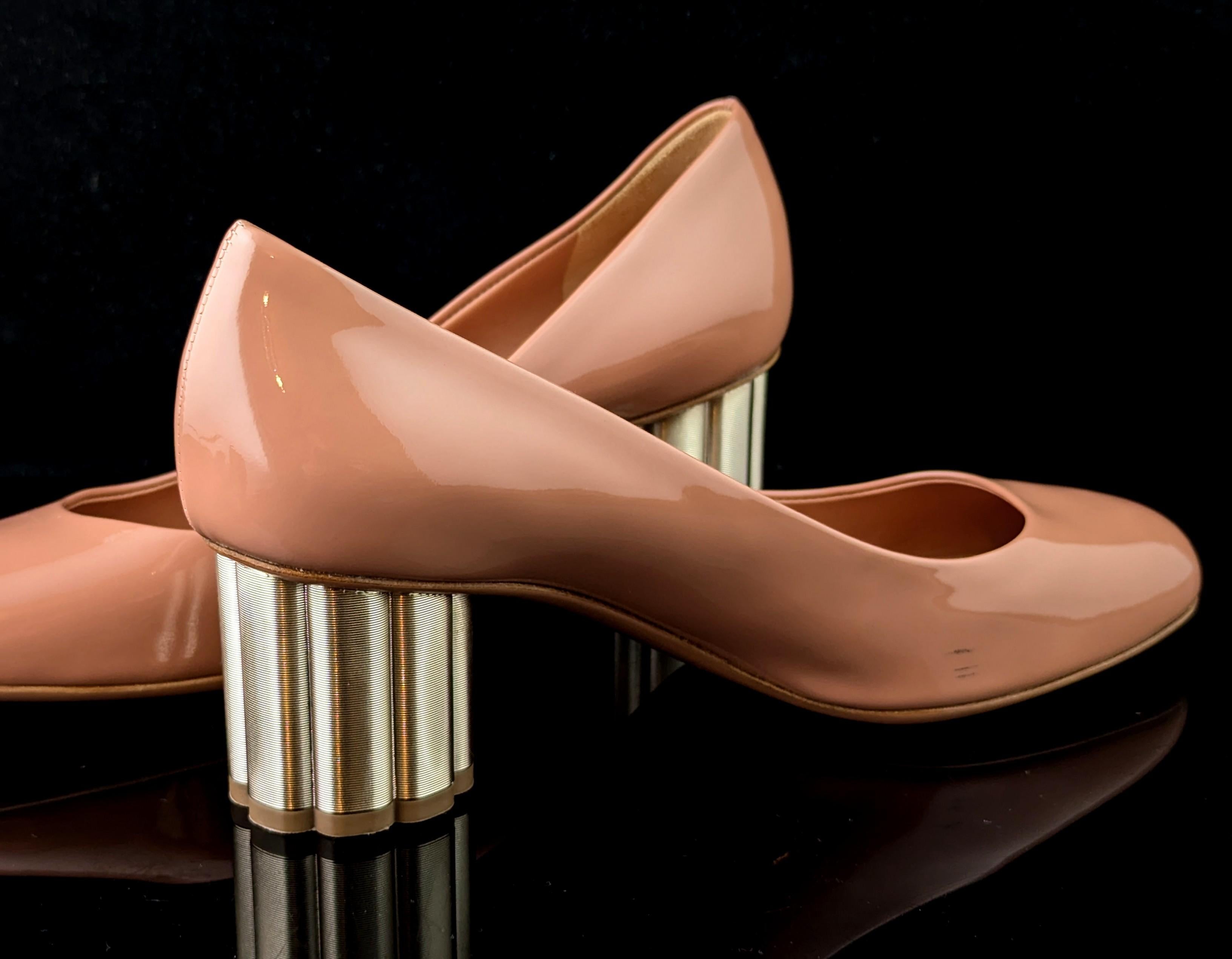 Brown Salvatore Ferragamo blush pink patent leather heeled pumps For Sale