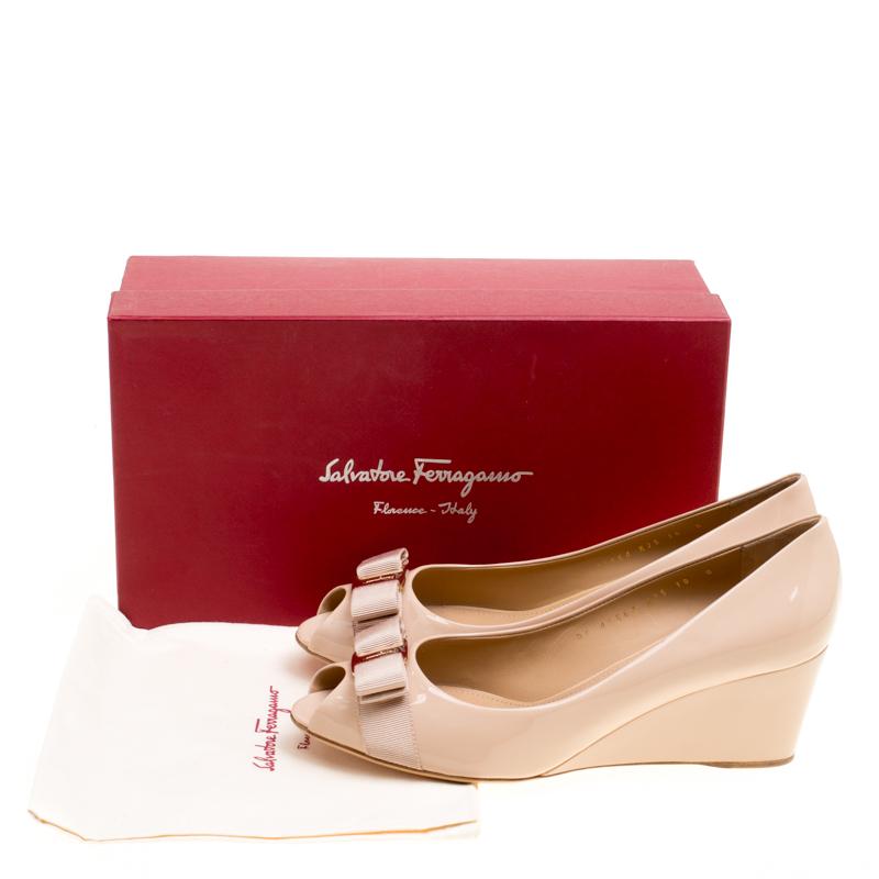 Salvatore Ferragamo Blush Pink Patent Leather Sissi Bow Peep Toe Wedge Pumps Siz 4