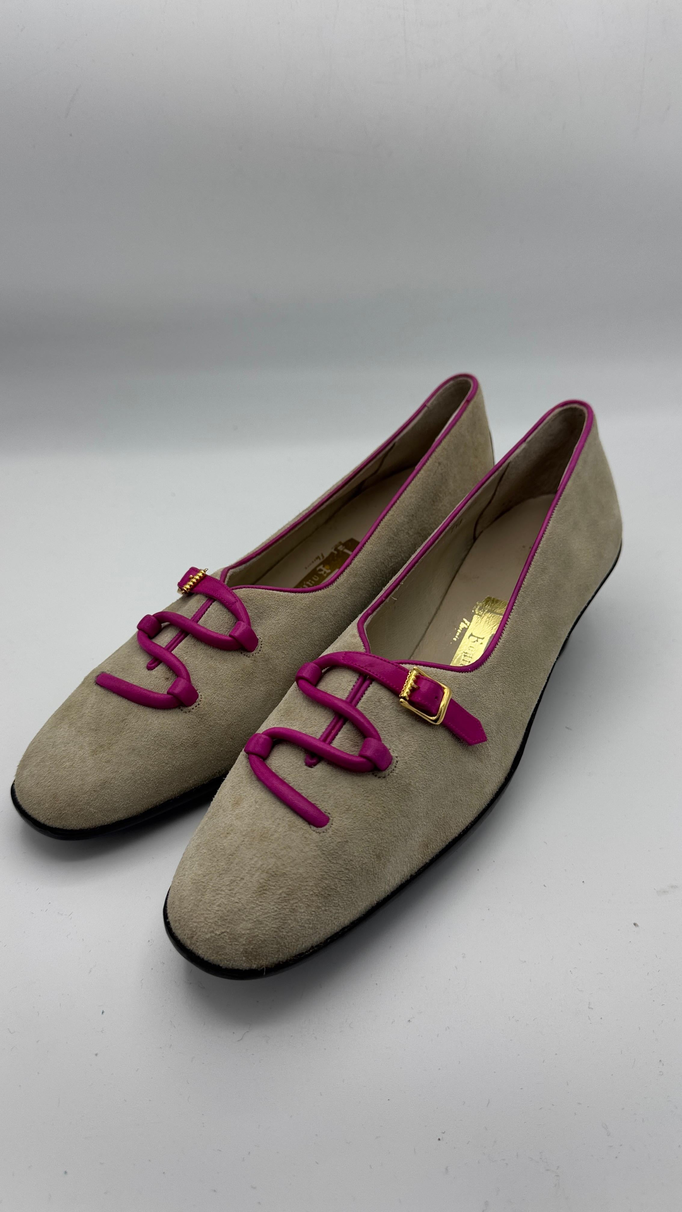 Salvatore Ferragamo Boutique Suede Heels with Pink Leather Details and Buckle in vendita 6