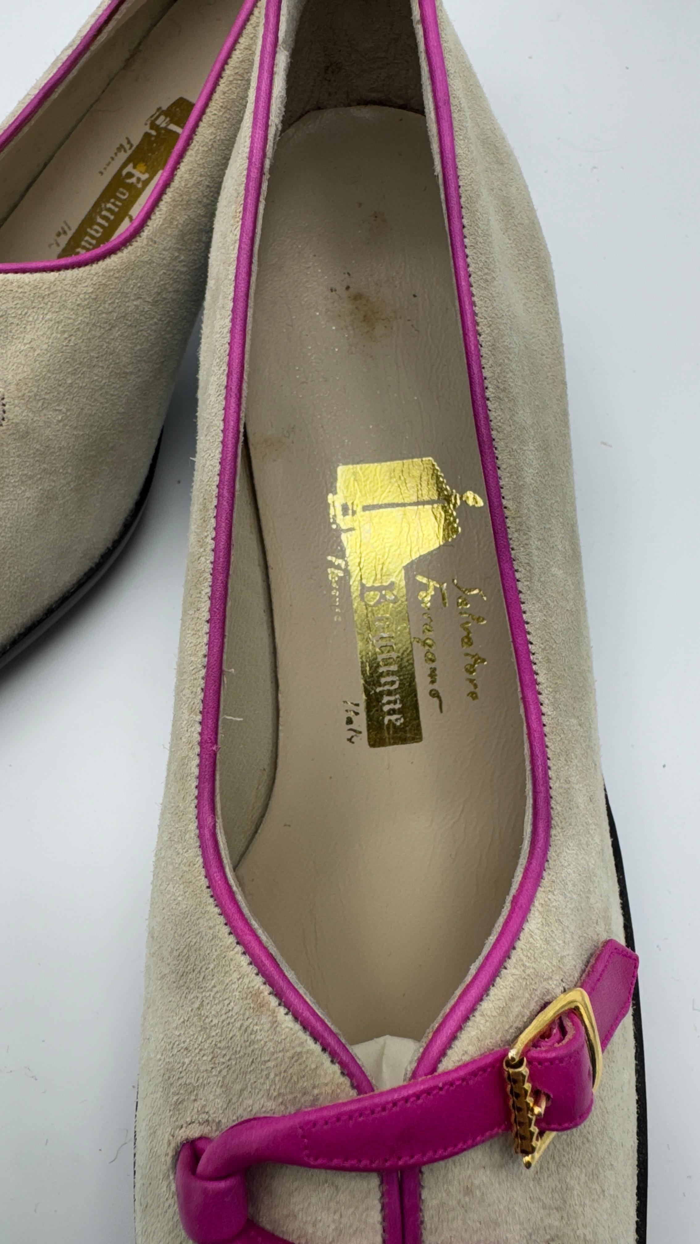Salvatore Ferragamo Boutique Suede Heels with Pink Leather Details and Buckle in vendita 7