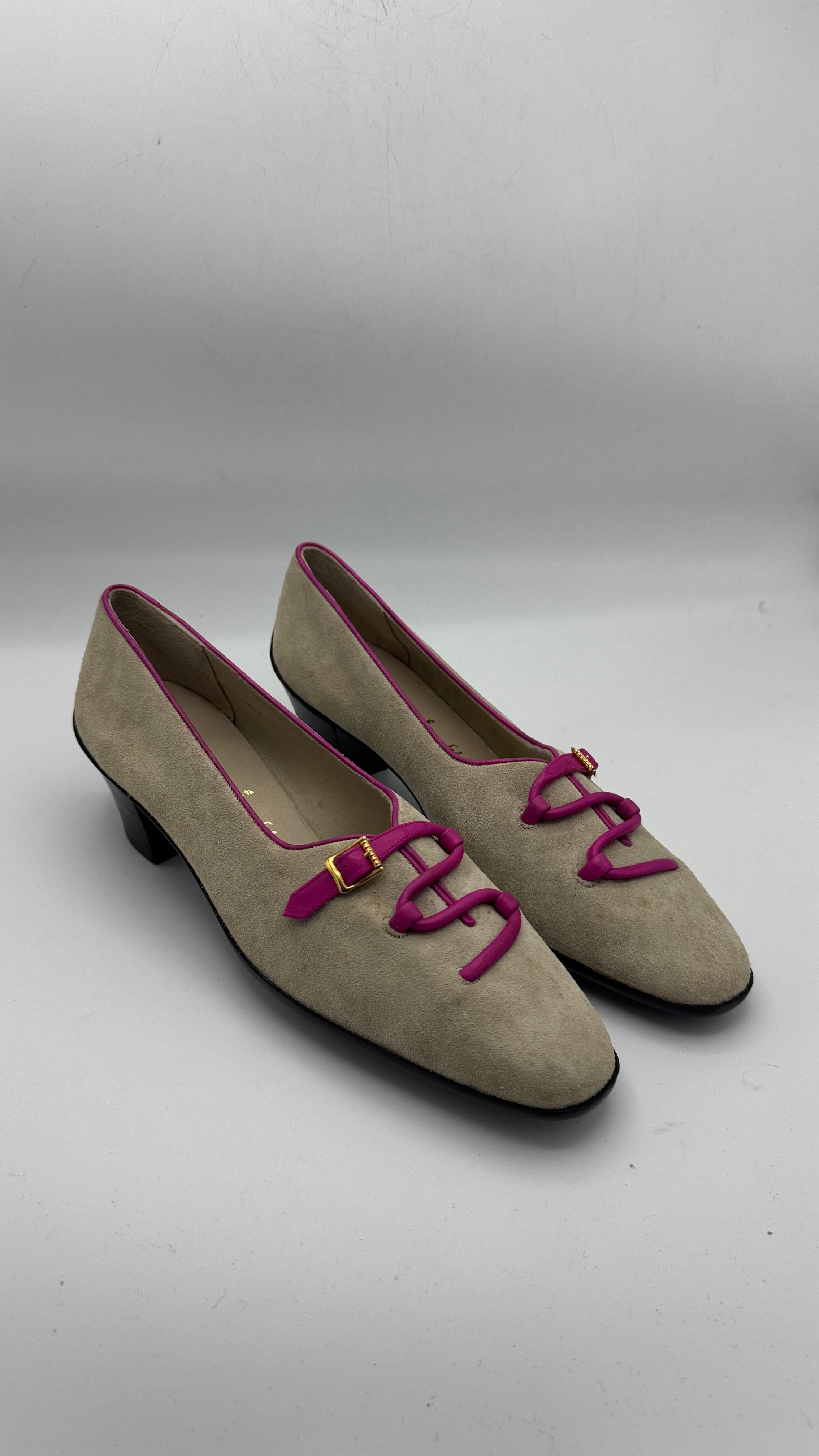 Salvatore Ferragamo Boutique Suede Heels with Pink Leather Details and Buckle in vendita 1