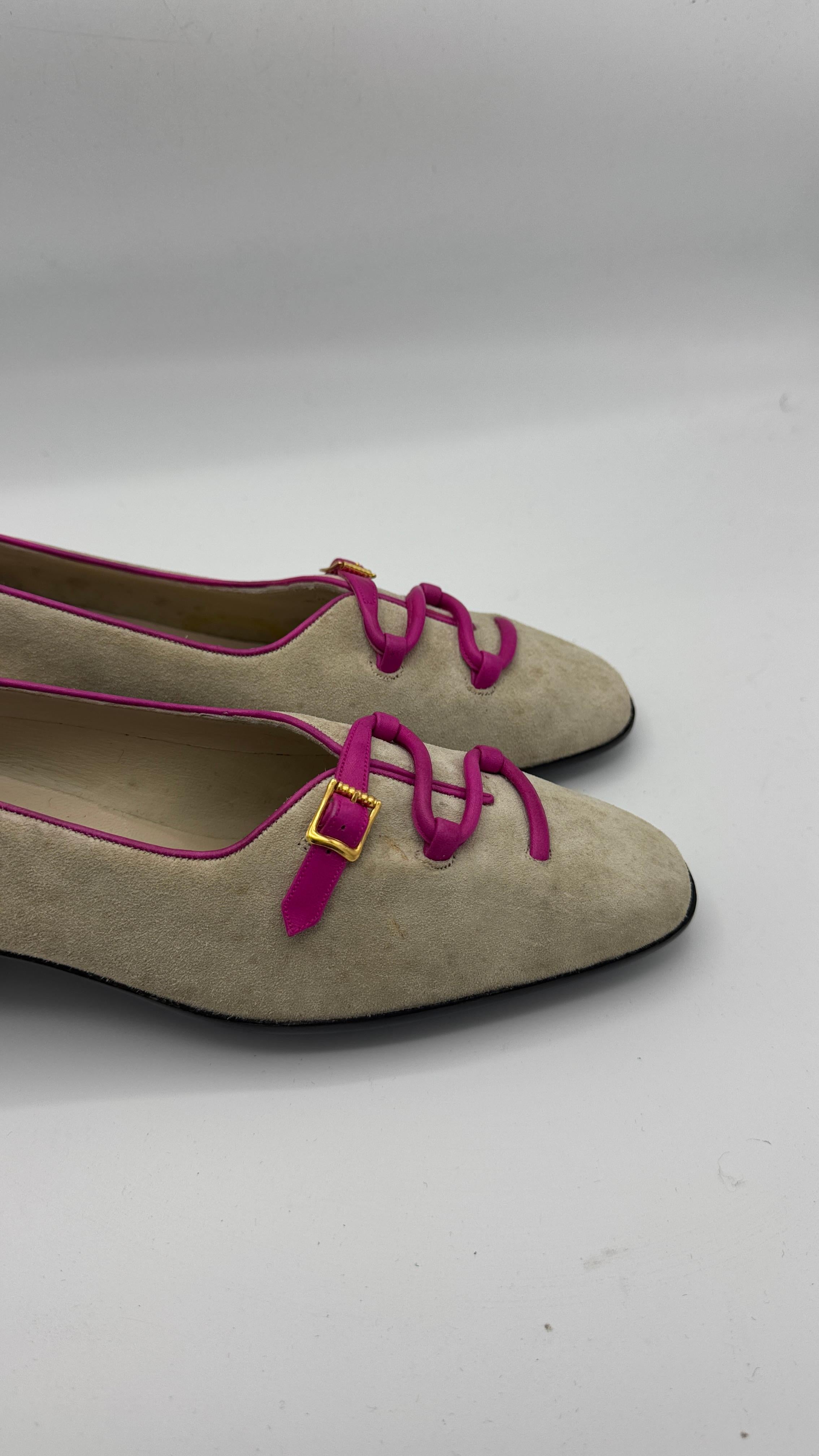 Salvatore Ferragamo Boutique Suede Heels with Pink Leather Details and Buckle in vendita 4