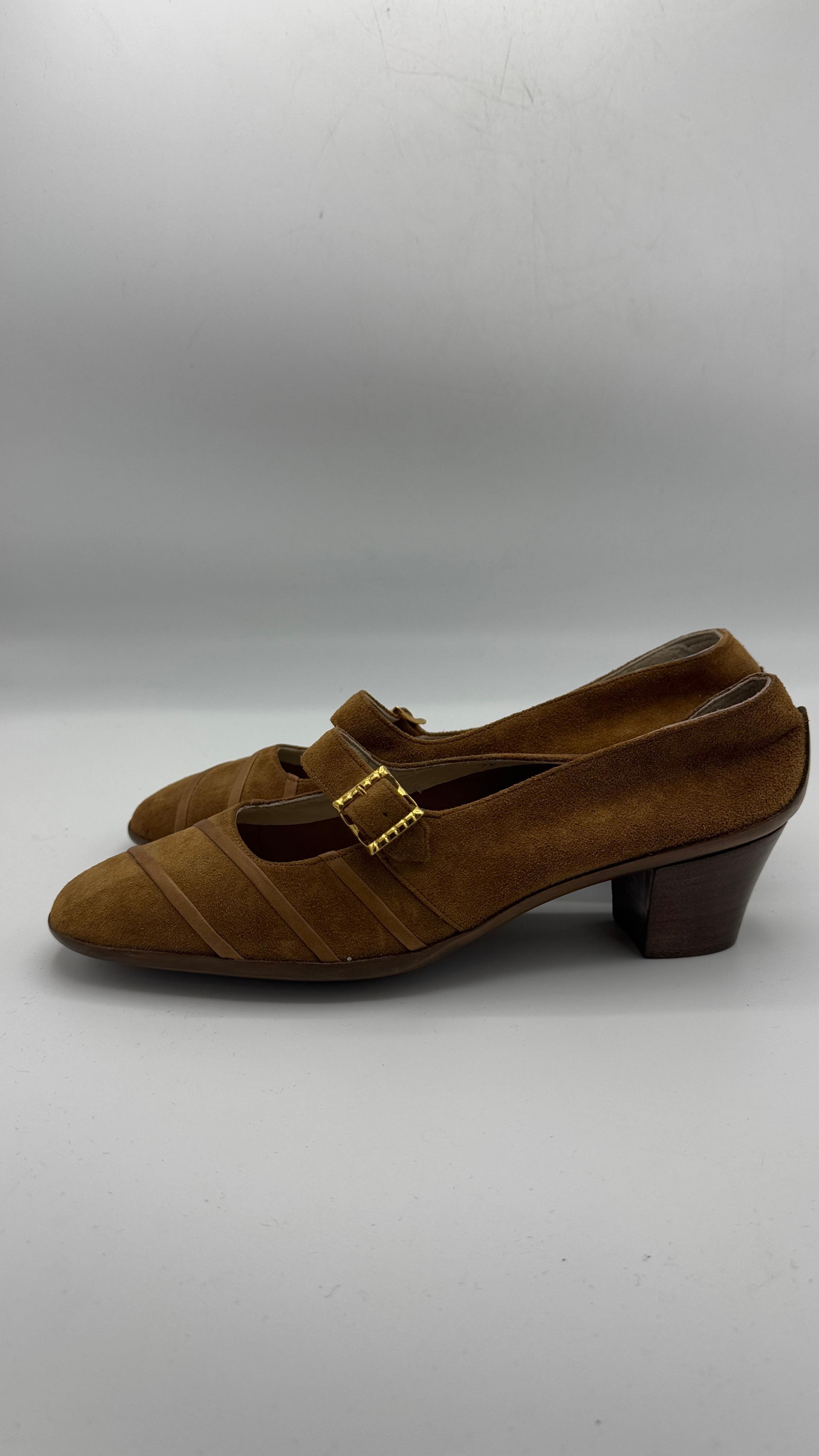 Salvatore Ferragamo Boutique Suede Mary Jane Pumps with Box Pour femmes en vente