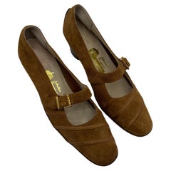 Salvatore Ferragamo Boutique Gamuza Mary Jane Bombas con Caja