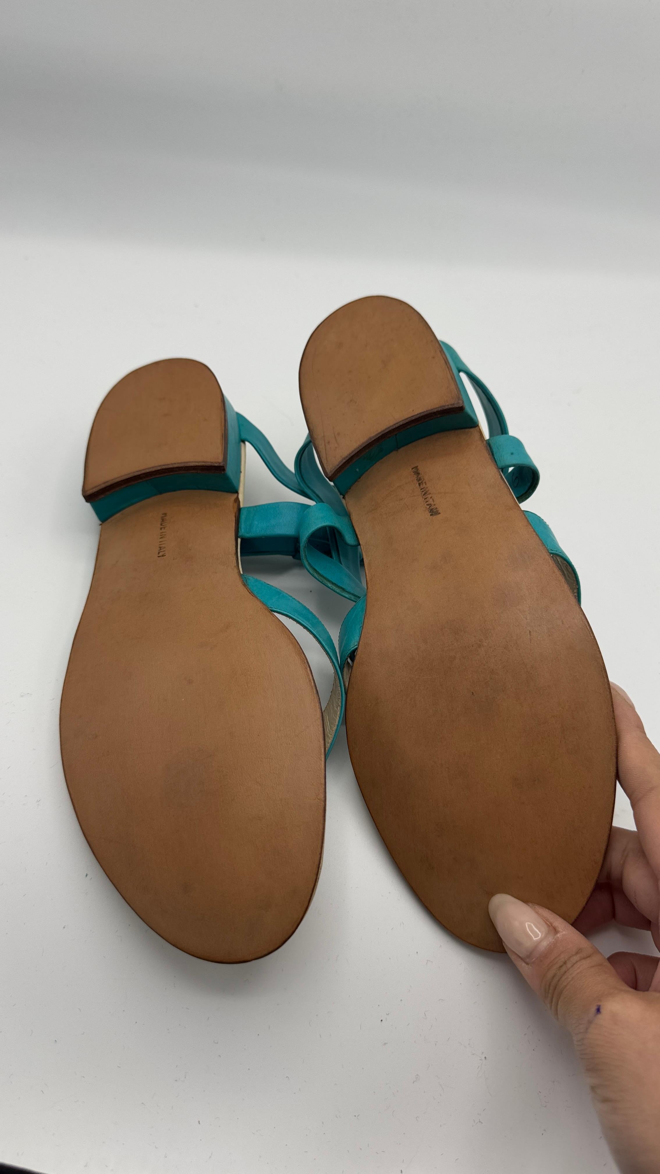Salvatore Ferragamo Boutique Sandalias planas de piel turquesa con lazos en Bueno estado para la venta en Milano, IT