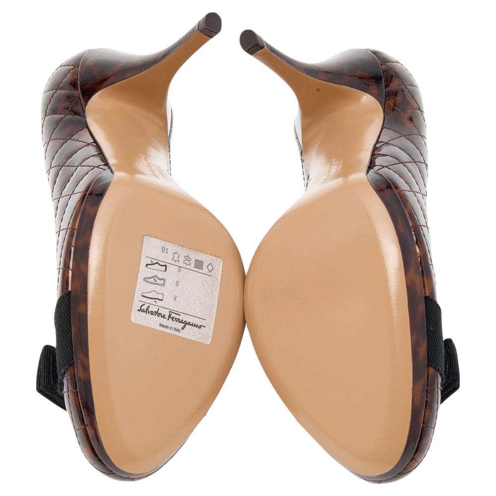Salvatore Ferragamo Brown Animal Print Quilted Leather Vara Bow Pumps Size 40.5 In New Condition In Dubai, Al Qouz 2
