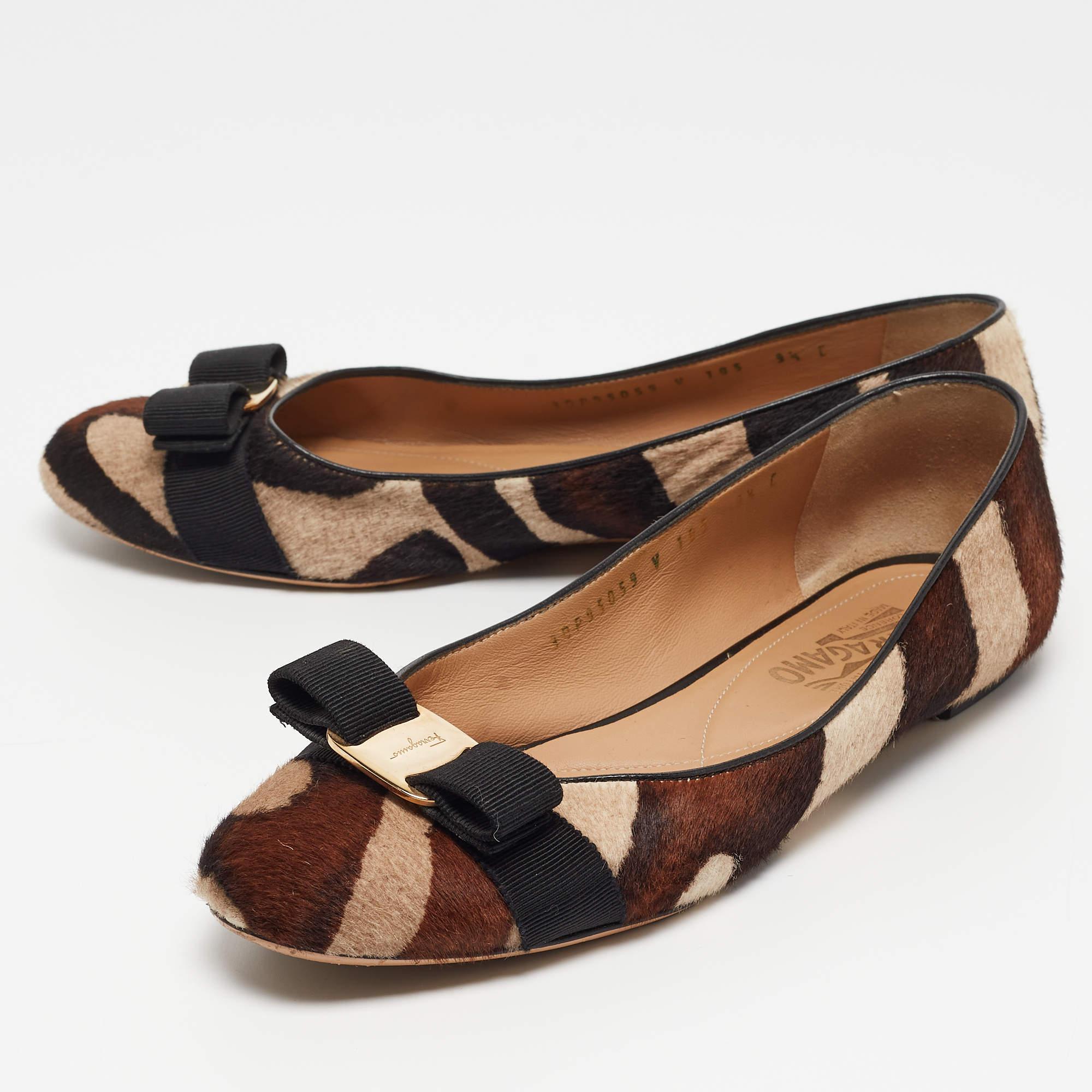Complete your look by adding these designer ballet flats to your lovely wardrobe. They are crafted skilfully to grant the perfect fit and style.