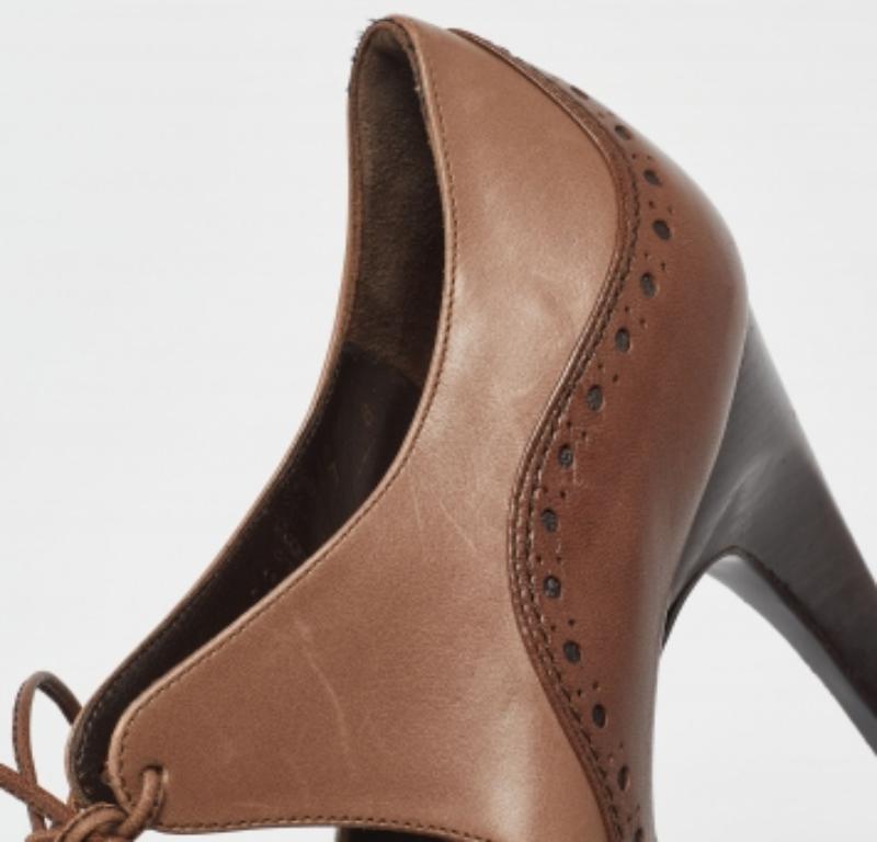  Salvatore Ferragamo Brown Brogue Leather Cut Out Lace Pumps Size 37.5 Pour femmes 