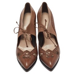 Salvatore Ferragamo Pumps in pelle marrone tagliata e pizzo misura 37,5