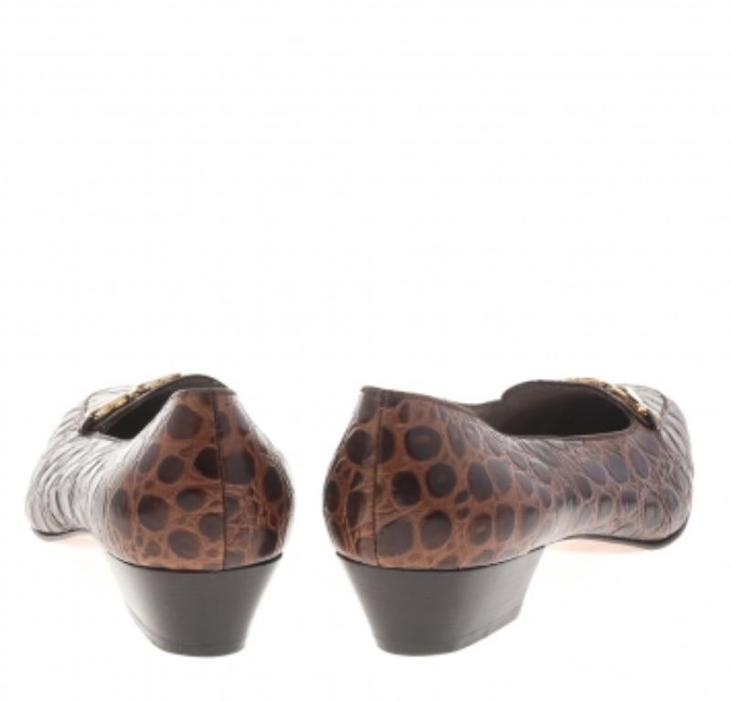 Salvatore Ferragamo Chaussures en cuir gaufré Brown Taille 37 Bon état - En vente à Dubai, Al Qouz 2