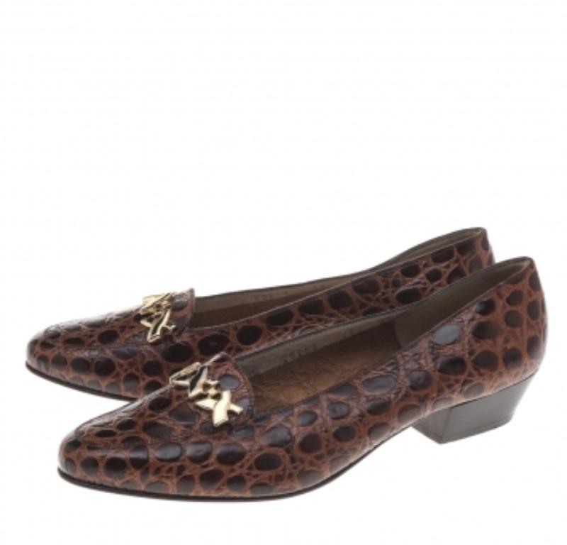 Salvatore Ferragamo Chaussures en cuir gaufré Brown Taille 37 en vente 1