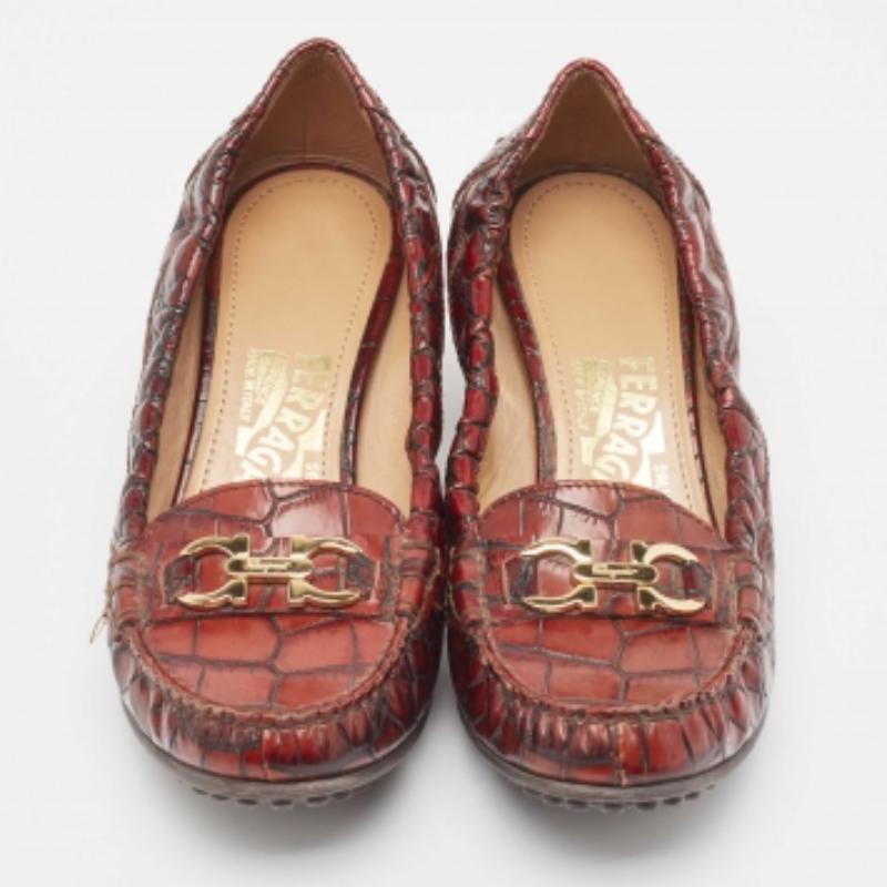 De las mujeres Salvatore Ferragamo Marrón Cocodrilo Gancini Loafer Bombas Talla 36.5 en venta