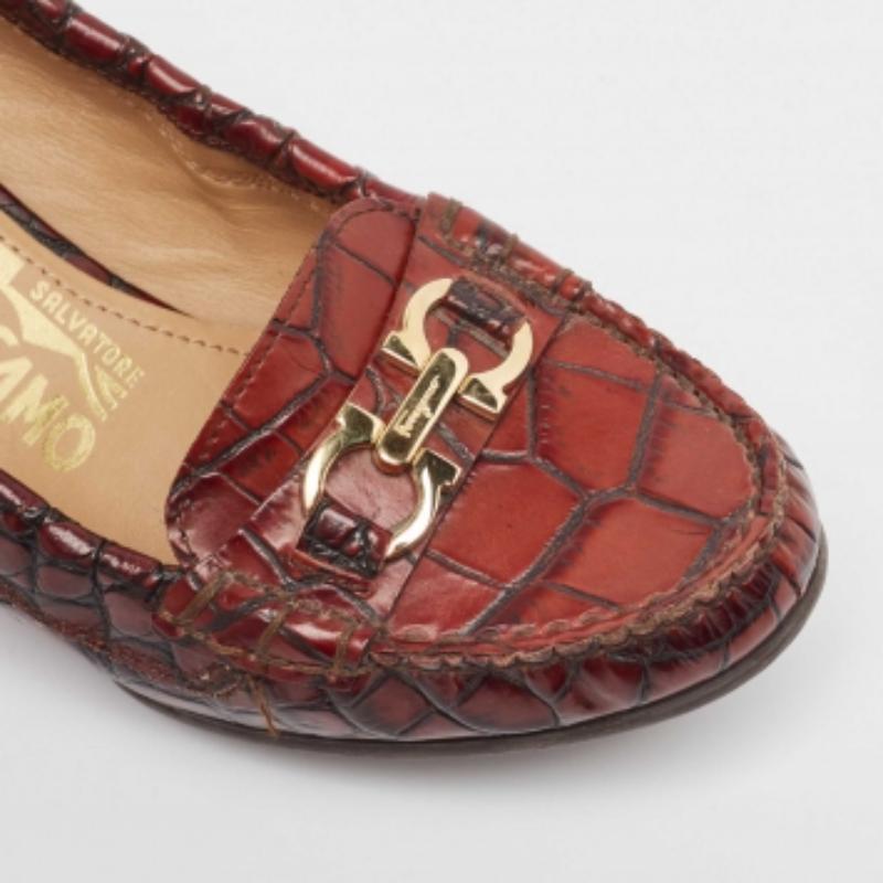 Salvatore Ferragamo Marrón Cocodrilo Gancini Loafer Bombas Talla 36.5 en venta 3