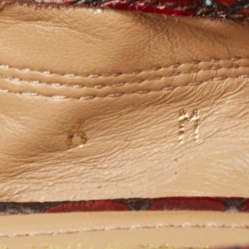 Salvatore Ferragamo Marrón Cocodrilo Gancini Loafer Bombas Talla 36.5 en venta 4