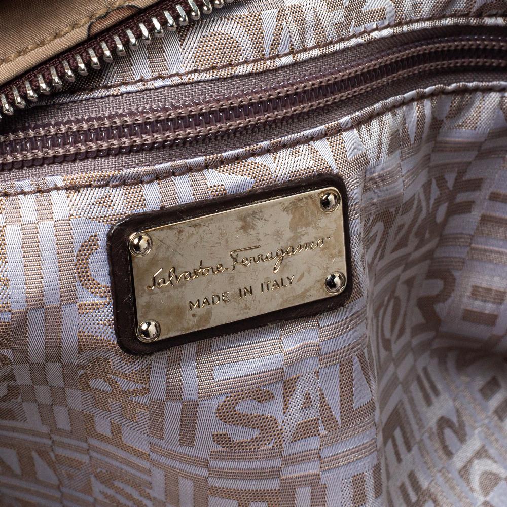 Salvatore Ferragamo Braune Umhängetasche aus Stoff und Leder mit Fiera-Druck 3