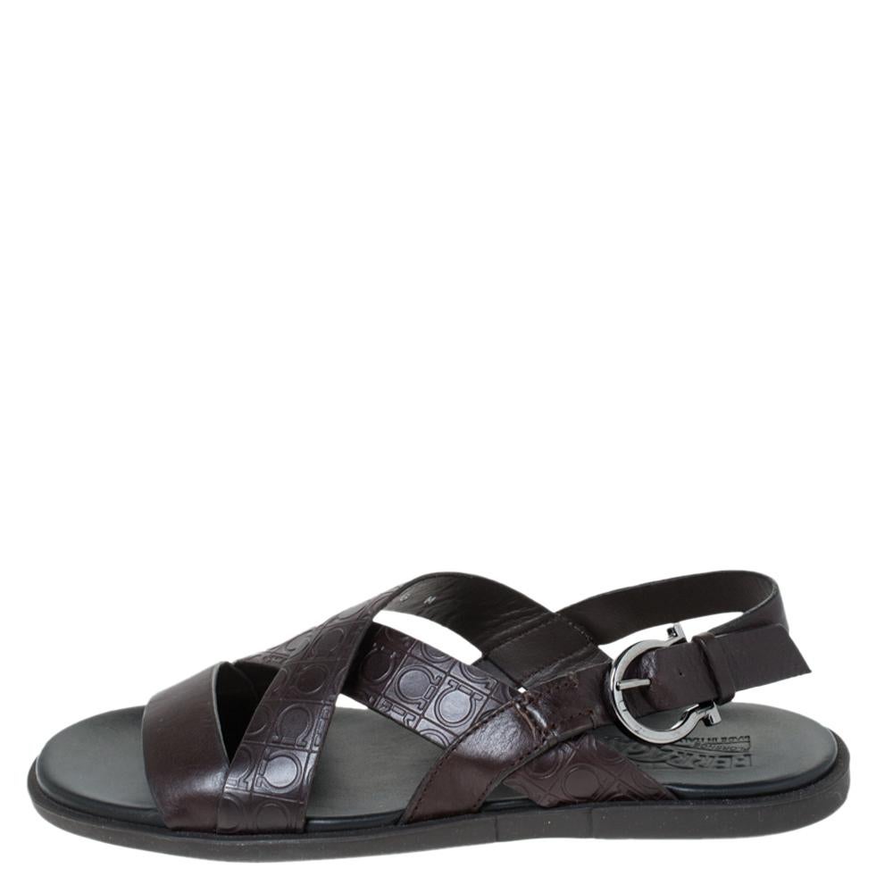 These stylish sandals by Salvatore Ferragamo are great for summer days and will add a luxe touch to any casual outfit. Crafted from Gancini-embossed leather, they come in a brown hue They are styled with open toes, have cross-straps, buckled strap