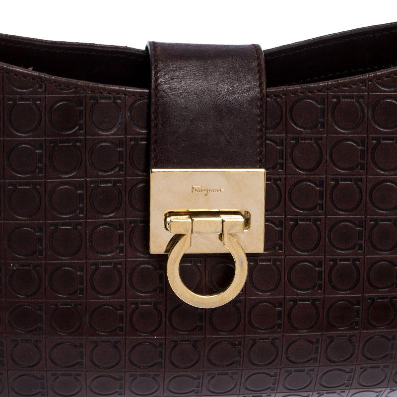 Salvatore Ferragamo Brown Gancini Embossed Leather Shoulder Bag In Good Condition In Dubai, Al Qouz 2