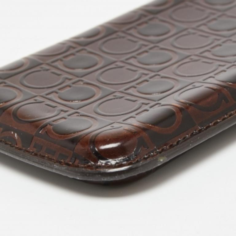 Salvatore Ferragamo Brown Gancio Embossed Glossy Leather Phone Cover For Sale 3