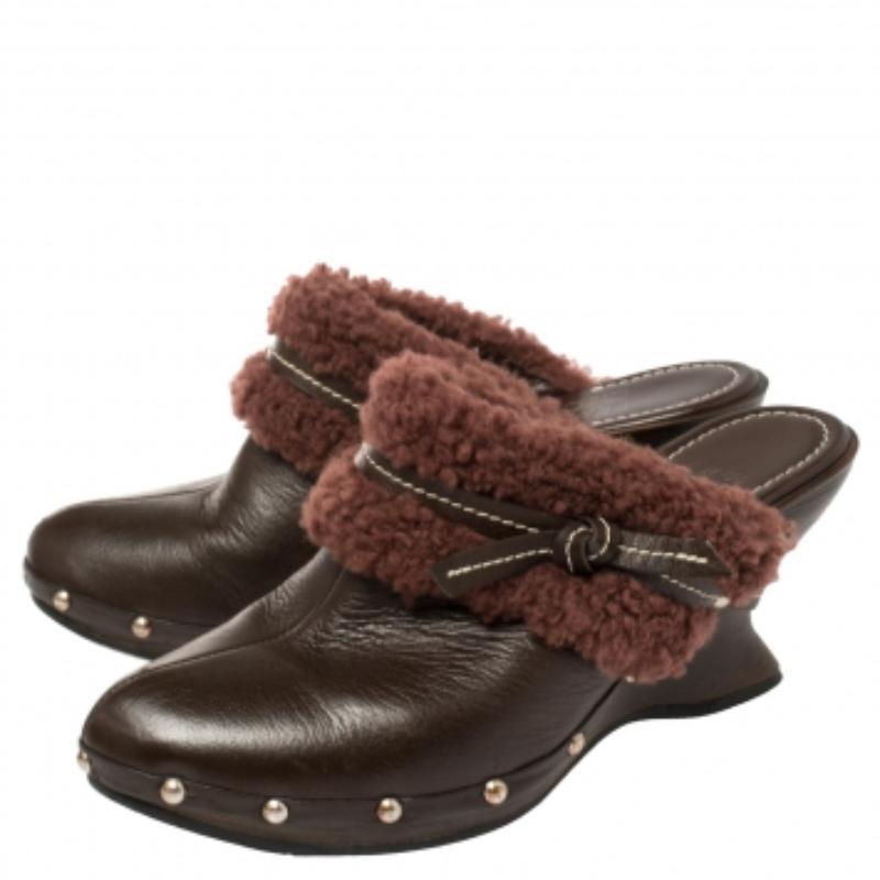 Salvatore Ferragamo Brown Leather And Faux Fur Studded Clog Mules Size 38.5 For Sale 1