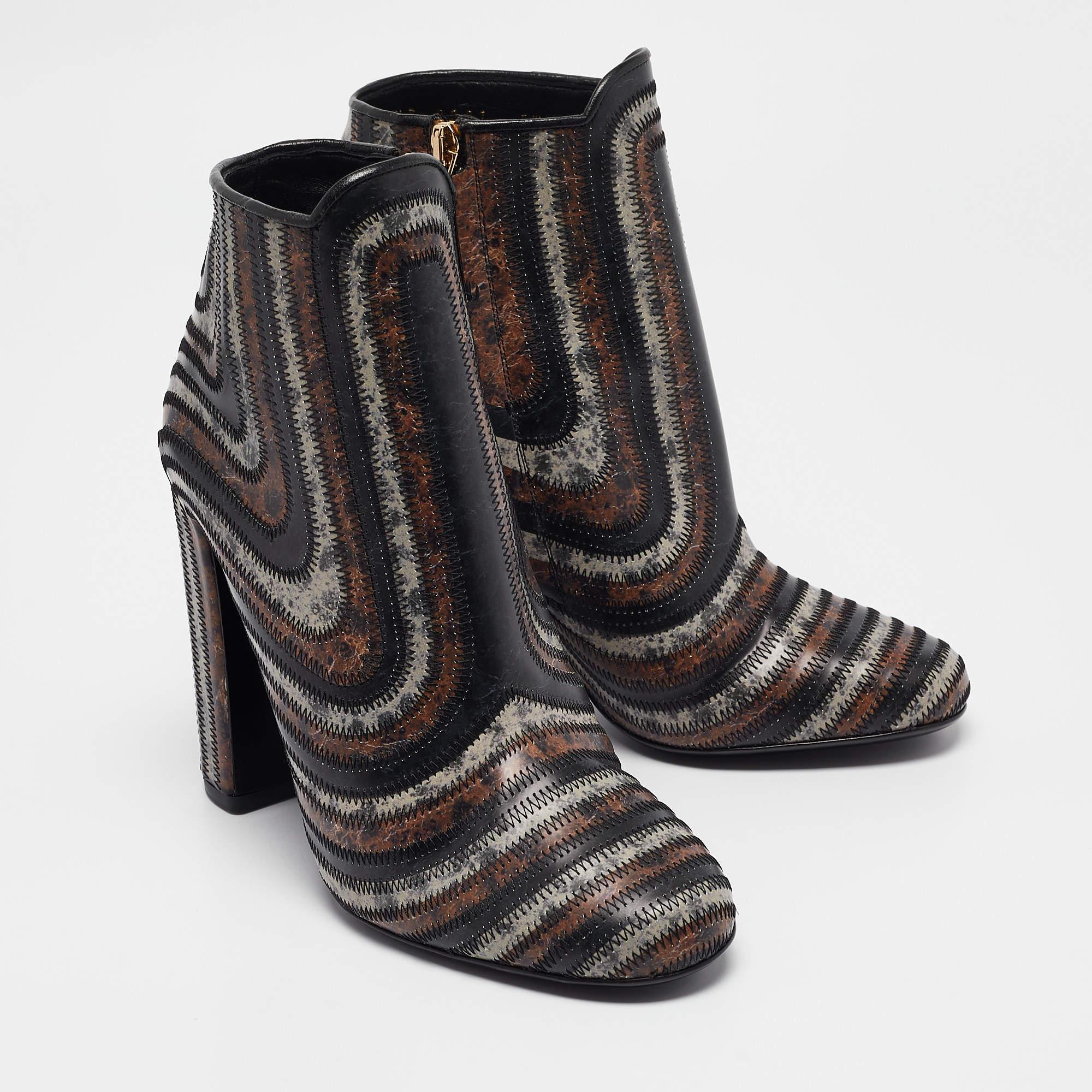 Salvatore Ferragamo - Bottes en cuir Brown - Taille 39.5 Neuf à Dubai, Al Qouz 2