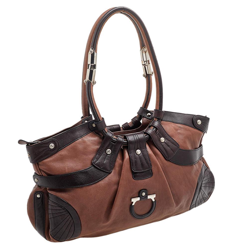 Salvatore Ferragamo Brown Leather Gancini Shoulder Bag In Good Condition For Sale In Dubai, Al Qouz 2