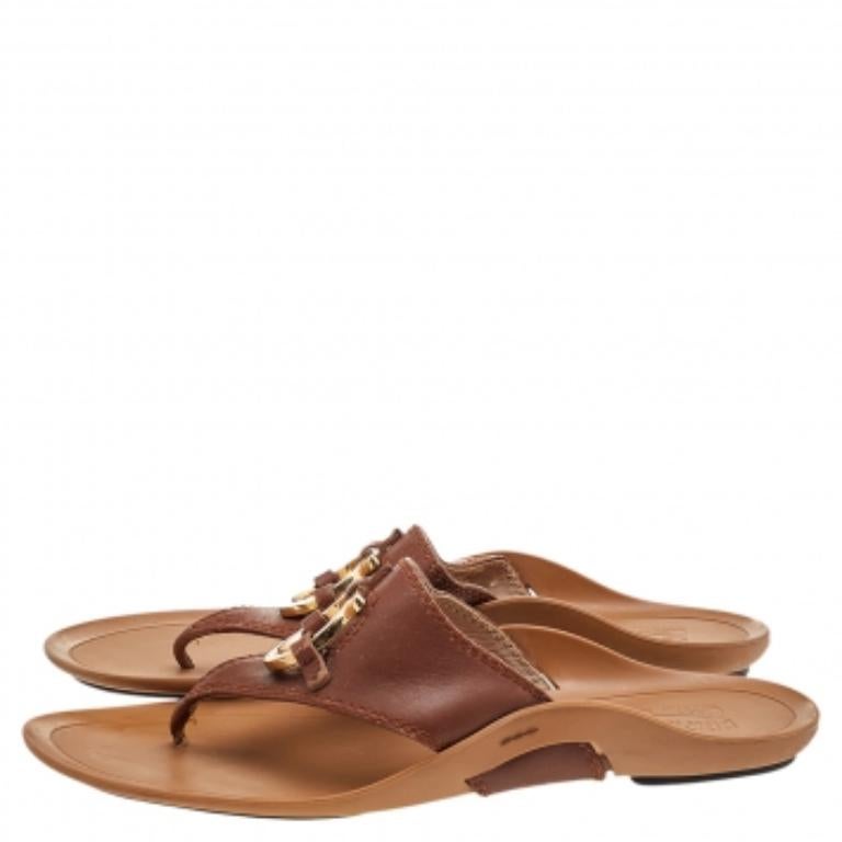 Salvatore Ferragamo Braun Leder Gancini Zehensteg Flats Größe 40 Damen im Angebot