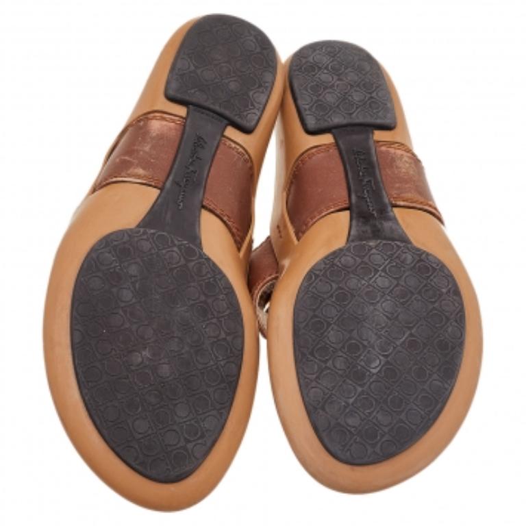Salvatore Ferragamo Braun Leder Gancini Zehensteg Flats Größe 40 im Angebot 3