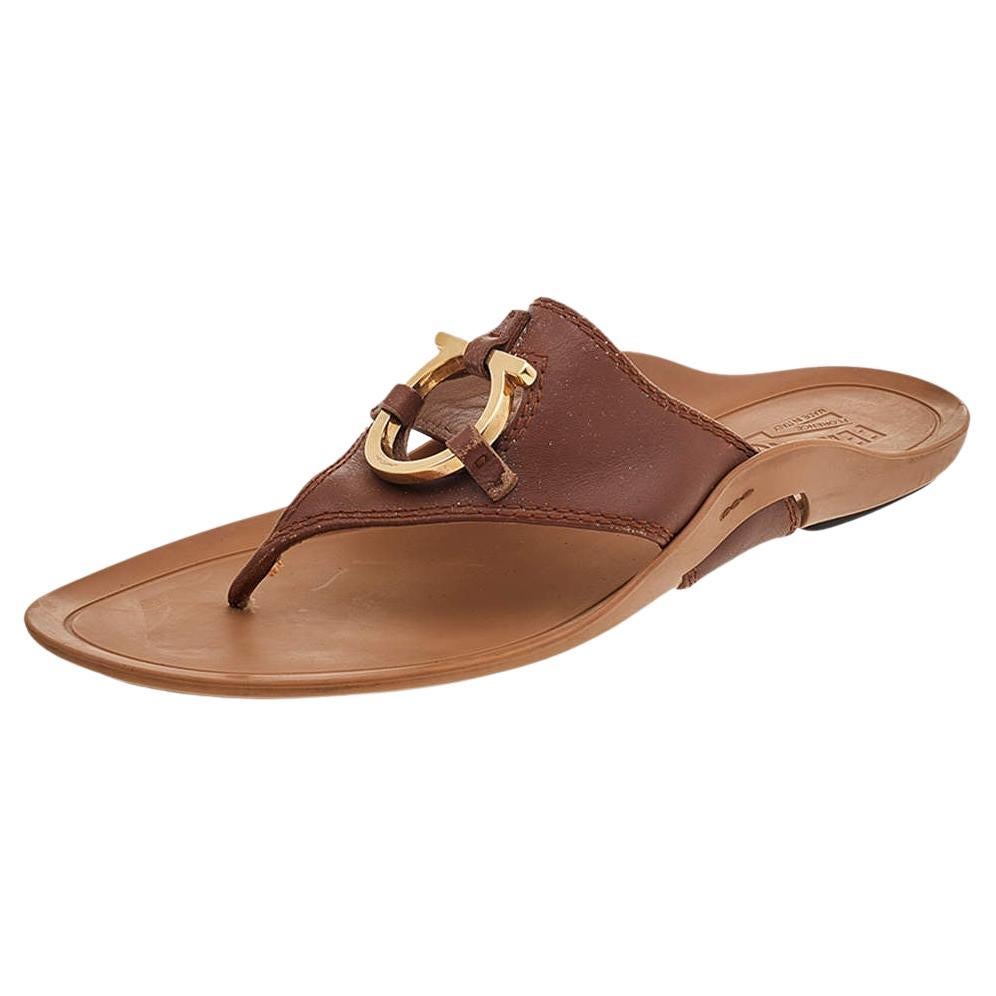 Salvatore Ferragamo Brown Leather Gancini Thong Flats Size 40 For Sale