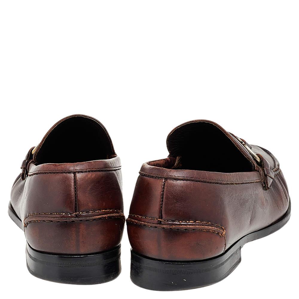 Salvatore Ferragamo Brown Leather Gancio Slip On Loafers Size 40 In Fair Condition For Sale In Dubai, Al Qouz 2