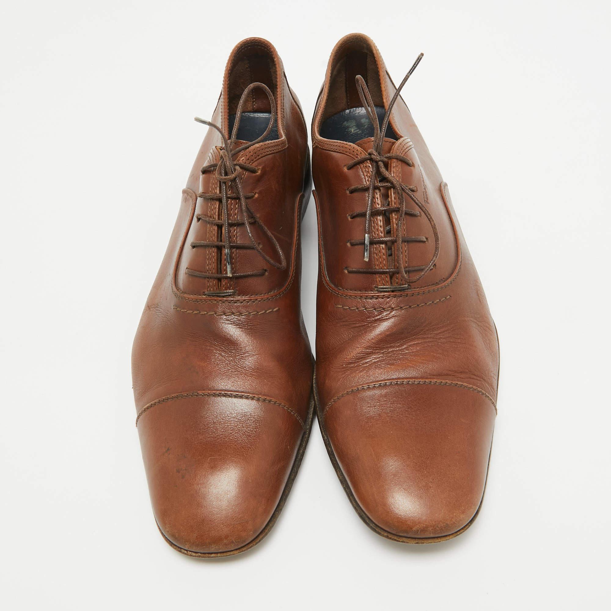 Salvatore Ferragamo Brown Leather Lace Up Cap Toe Oxford Size 43 In Good Condition For Sale In Dubai, Al Qouz 2