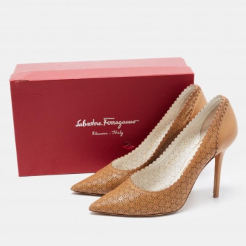 Salvatore Ferragamo Bombas de piel marrón con corte láser Talla 40.5 Marrón en venta