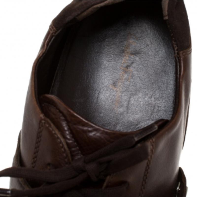 Salvatore Ferragamo Brown Leather Low Top Sneakers Size 45.5 État moyen - En vente à Dubai, Al Qouz 2