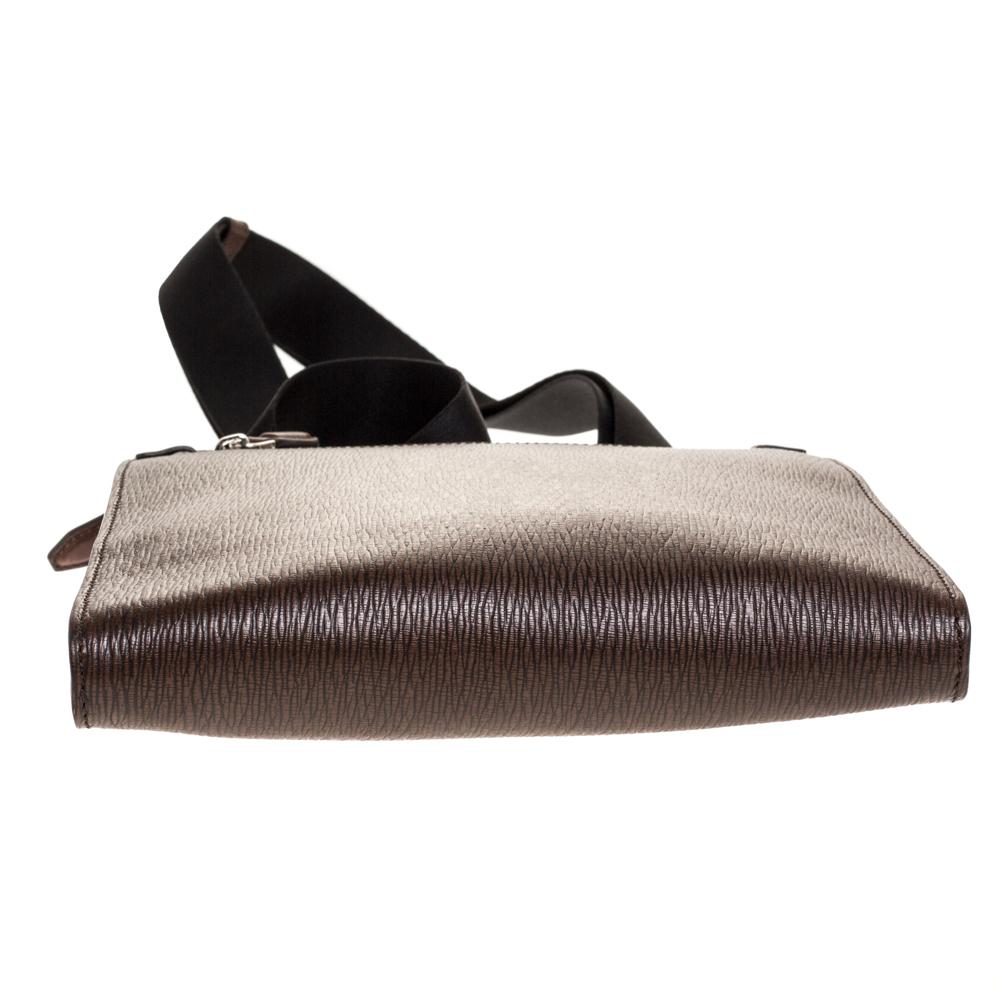 Salvatore Ferragamo Brown Leather Messenger Bag In New Condition In Dubai, Al Qouz 2