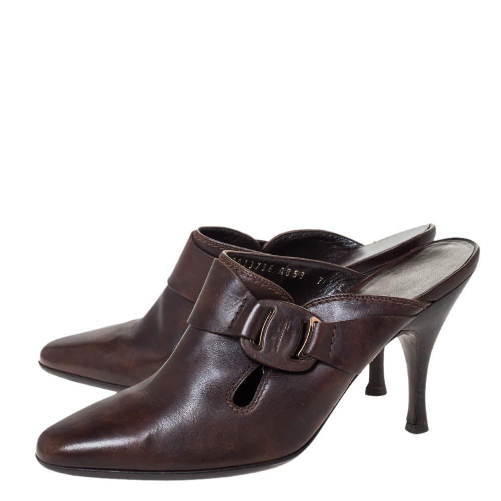 Salvatore Ferragamo Brown Leather Mule Sandals Size 37.5 In Good Condition In Dubai, Al Qouz 2