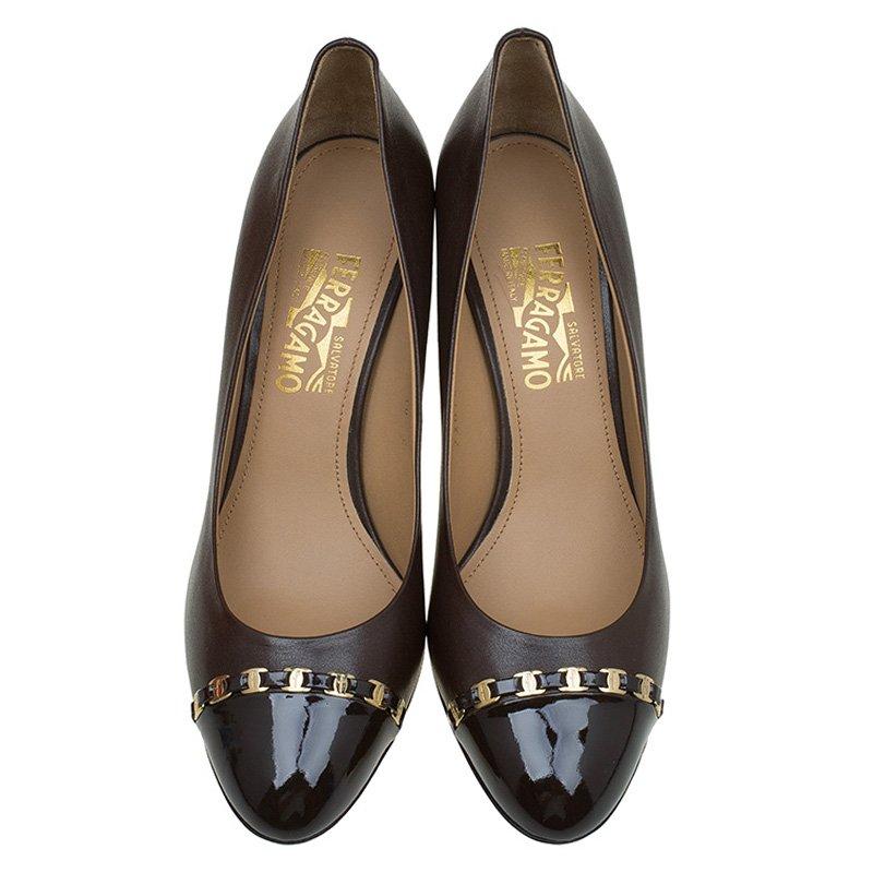 Get these pumps to add oodles of glam to your personality! Salvatore Ferragamo has created an enchanting piece in the form of these wedge pumps. Chocolate brown in colour, they have a shiny toe which is adorned with a sleek golden chain