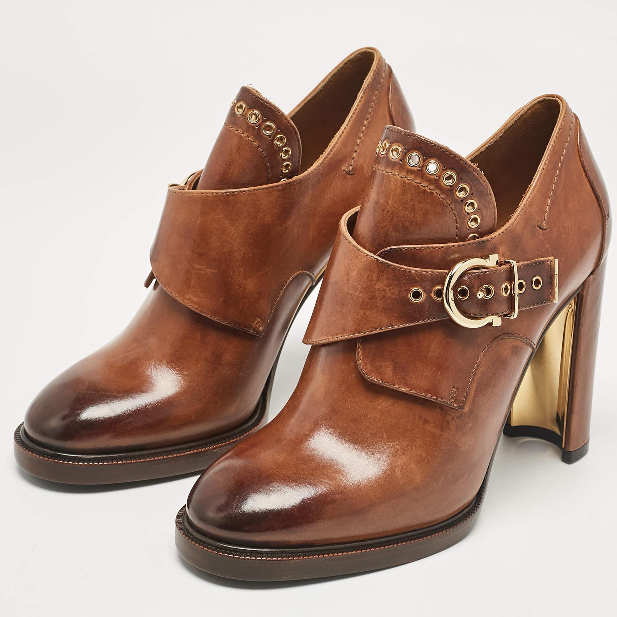 Enjoy the most fashionable days with these stylish booties. Modern in design and craftsmanship they are fashioned to keep you comfortable and chic